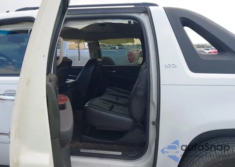 2010 Chevrolet Avalanche 1500 Ltz из США, поврежденный, VIN 3GNNCGE0XAG281422